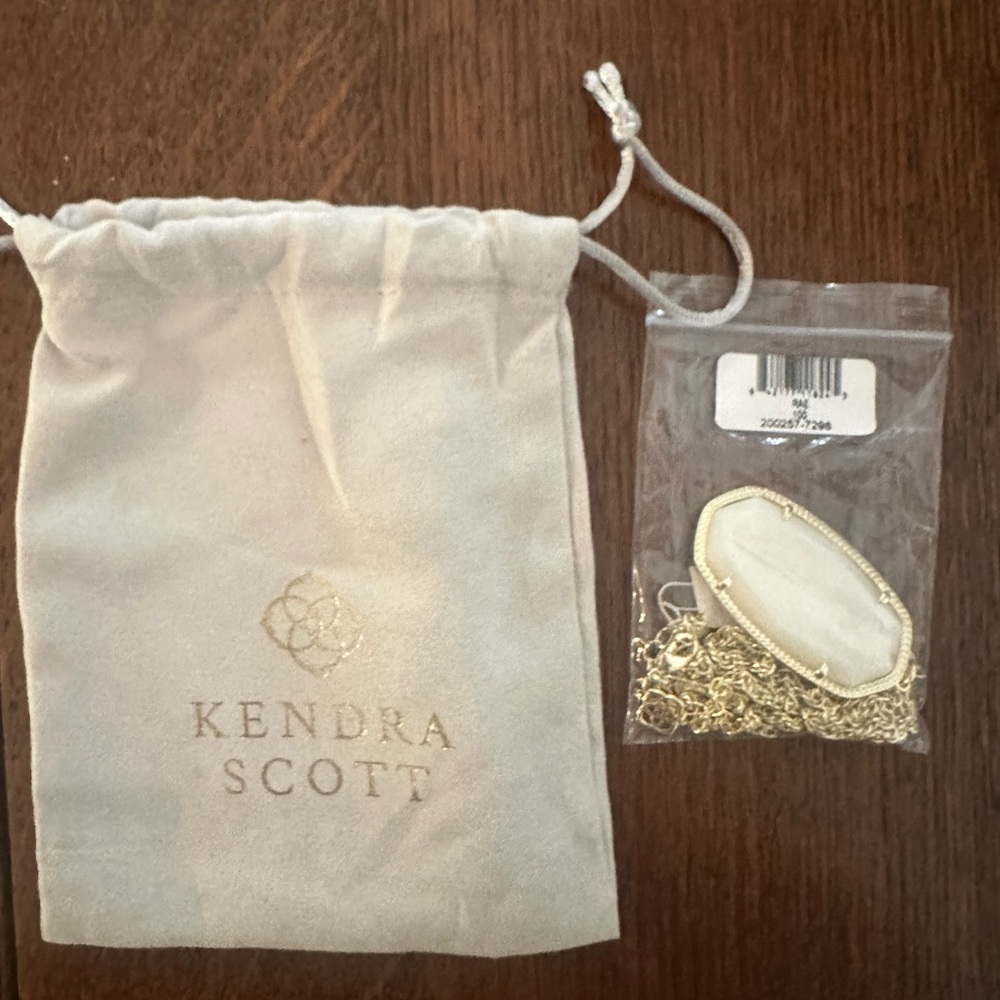 Kendra Scott- Rae Pendant (Gold & White)